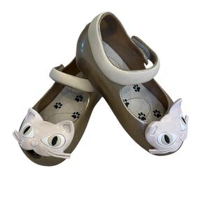 Mini Melissa Mary Jane Shoe with Cat Design and Peep Toe Size 7. EUC